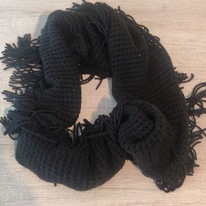 NWT Massini Box Knit Fringed Scarf
